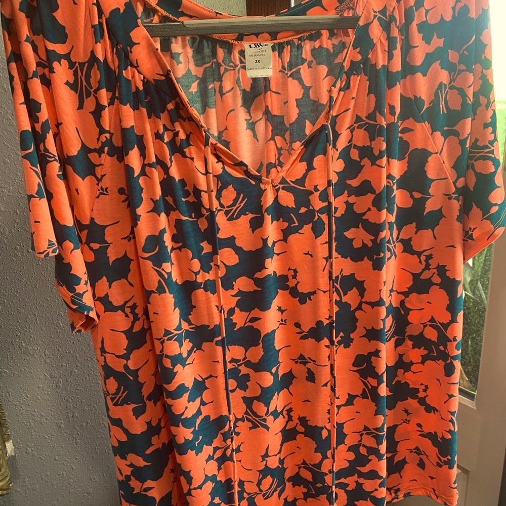 Wore one time!  Boutique short sleeve front tie shirt